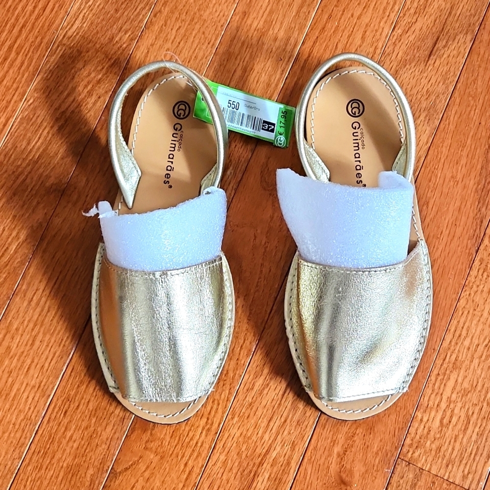 Women's NWT Guimaraes Slingback gold sandals